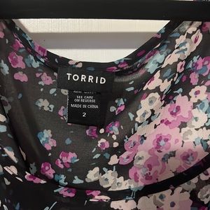 Torrid - cute top short in the front long in the back - cute w leggings or jeans